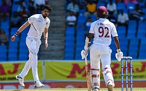 ইশান্তের দাপুটে বোলিংয়ে লিডের পথে ভারত