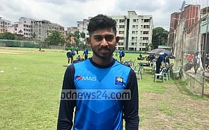 কামিন্দু মেন্ডিস: দুই হাতেই বোলিং করেন যিনি