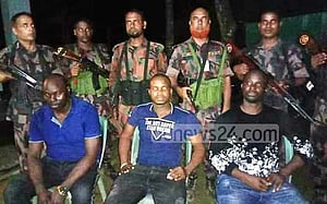 ফেনীতে ৩ নাইজেরিয়ান আটক