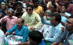 নওগাঁয় বিএনপির প্রতিষ্ঠাবার্ষিকীর কর্মসূচিতে পুলিশের বাধা
