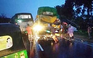 কিশোরগঞ্জে বাস-ট্রাক মুখোমুখি সংঘর্ষে নিহত ৪