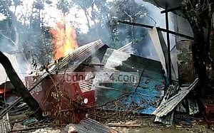 লক্ষ্মীপুরে বিদ্যুতের মিটার বিস্ফোরণ হয়ে আগুন, পুড়েছে ৯ ঘর