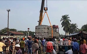 জালালাবাদ লাইনচ্যুত: সিলেট-চট্টগ্রাম রেলপথ খুললো ৪ ঘণ্টা পর