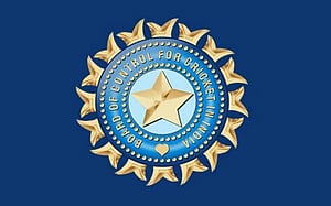 ম্যাচ ফিক্সিংয়ের অভিযোগে আটক ব্যাঙ্গালুরুর ব্যাটসম্যান ও বোলিং কোচ