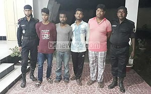 মুন্সীগঞ্জে অস্ত্রসহ ৪ ‘ডাকাত’ আটক
