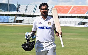 ৭ ছক্কায় নাদিফের সেঞ্চুরি