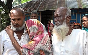 লক্ষ্মীপুরে স্বেচ্ছাসেবক দল নেতাকে তুলে নেওয়ার অভিযোগ