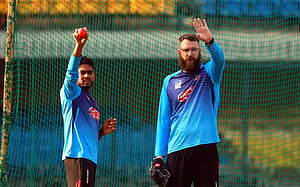 দিনের শেষ সেশনে চোখ ভেটোরির