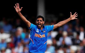 ধাওয়ানের পর ছিটকে গেলেন ভুবনেশ্বর