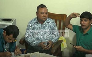 শেরপুরে ‘ঘুষের টাকা’সহ সাব-রেজিস্ট্রার আটক