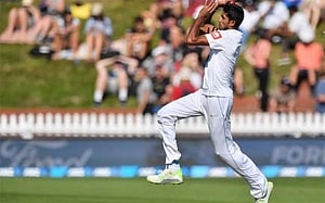করাচি টেস্টের আগে ধাক্কা খেল শ্রীলঙ্কা