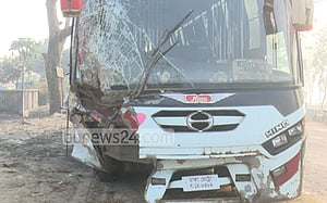 রংপুরে বাসের চাকা ফেটে অ্যাম্বুলেন্স চাপা, নিহত ২
