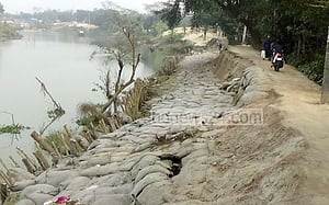 ‘২০০ ফুট’ রাস্তা কীর্তিনাশা নদীতে, সংস্কার হয়নি তিন বছরে