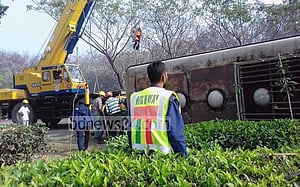 হবিগঞ্জে বাস গাছে ধাক্কা খেয়ে নারীসহ নিহত ৩