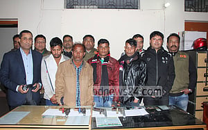 সিরাজগঞ্জে দুই ‘অস্ত্র মামলার আসামিসহ’ ৪ জন গ্রেপ্তার