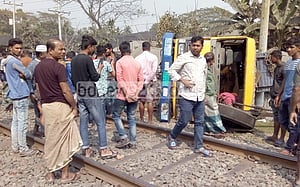 যশোরে ট্রেনের সঙ্গে সংঘর্ষে ট্রাকচালক নিহত