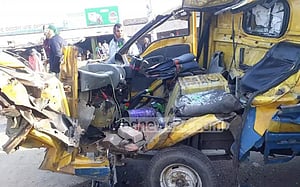 রাজশাহীতে ট্রাকের পেছনে পিকআপের ধাক্কা, নিহত ২