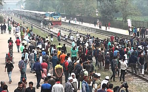 ব্রাহ্মণবাড়িয়ায় ট্রেন আটকে ট্রেনের দাবি