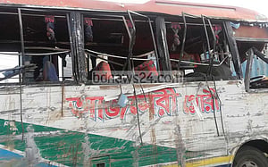 গাজীপুরে বাস উল্টে মা-মেয়ের মৃত্যু