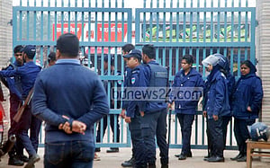 যশোর এমএম কলেজে পুলিশকে মারধর, হলে তল্লাশি