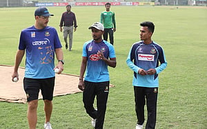 ভেটোরির ছোঁয়া পেলেন তানভির-মুরাদরা