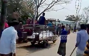 রাজশাহীতে বাসের ধাক্কায় দাদা-নাতি নিহত