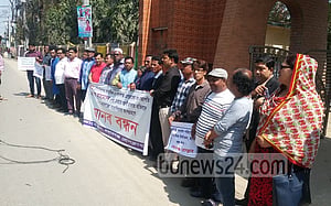 দোহারে সাংবাদিকের উপর হামলার প্রতিবাদ, গ্রেপ্তার ৩
