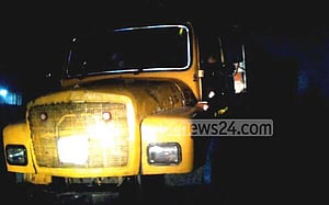 ময়মনসিংহে ট্রাকের পেছনে ট্রাকের ধাক্কা, প্রাণ গেল ২ জনের