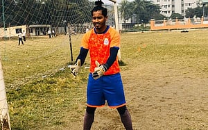 পুলিশের পোস্টের দেয়াল পোড় খাওয়া সাইফুল