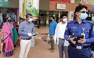 ‘নিজের নিঃশ্বাসই বিষাক্ত মনে হয়’