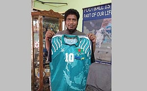 বিদেশিরাও যোগ দিয়েছিল আলফাজদের উদযাপনে