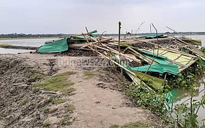 ঈদের সকালে ঝড়ে লণ্ডভণ্ড নেত্রকোণার আটপাড়া