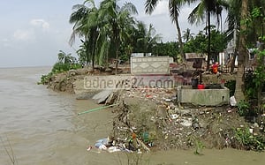 বন্যায় দুর্ভোগের যেন শেষ নেই
