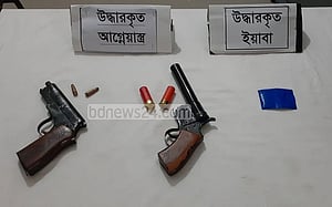 বরগুনায় ১২ মামলার আসামি অস্ত্র-ইয়াবাসহ গ্রেপ্তার
