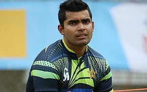 নিষেধাজ্ঞা কাটিয়ে ঘরোয়া ক্রিকেটে ফিরছেন আকমল