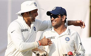 ধোনির যে দুটি ঘটনা কখনও ভুলবেন না লক্ষণ