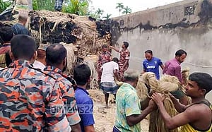 ভূরুঙ্গামারীতে পাটের গুদামে অগ্নিকাণ্ড
