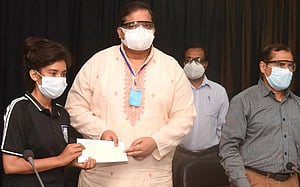 প্রধানমন্ত্রীর প্রতিশ্রুত ৫ লাখ টাকা পুরস্কার পেলেন উন্নতি