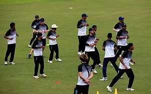 কোচদের অনুপস্থিতিতে উতরে যাওয়ার আশায় বাংলাদেশ