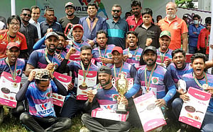পুরুষ বেসবলে সেরা পুলিশ