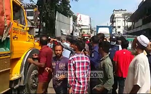 নেত্রকোণায় ট্রাকের চাকায় পিষ্ট হয়ে নারীর মৃত্যু