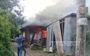 মুরাদনগরে গুজব তুলে ভাংচুর-অগ্নিসংযোগ