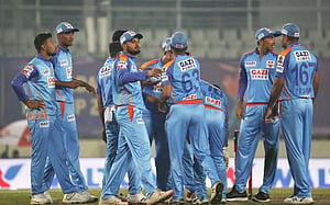 ১ রানের রুদ্ধশ্বাস জয়ে চট্টগ্রামের চারে চার