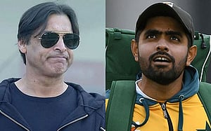 বাবরকে ‘লৌহমানব’ হওয়ার পরামর্শ শোয়েবের