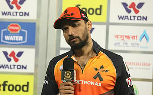 জহুরুল-মাশরাফির ভেলায় ফাইনালে খুলনা