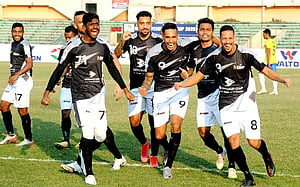 রবিনিয়ো ও বেসেরার হ্যাটট্রিকে বসুন্ধরা কিংসের বিশাল জয়