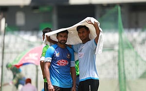 উইকেট দেখেই চট্টগ্রামে মুস্তাফিজ, মিরপুরে আবু জায়েদ