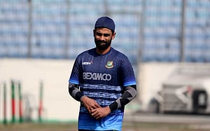 জোসেফ ৮২, বাংলাদেশের প্রথম চার ব্যাটসম্যান ৬৯