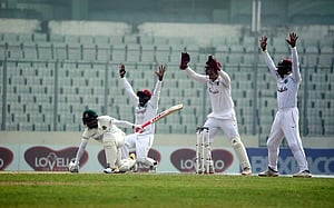 তিনশর নিচে গুটিয়ে গেল বাংলাদেশ