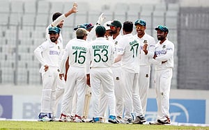 ১১৭ রানে শেষ উইন্ডিজ, বাংলাদেশের লক্ষ্য ২৩১